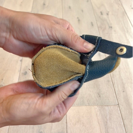 example of how a soft barefoot shoes can be flexible and shows the benefits of soft sole shoes and their features